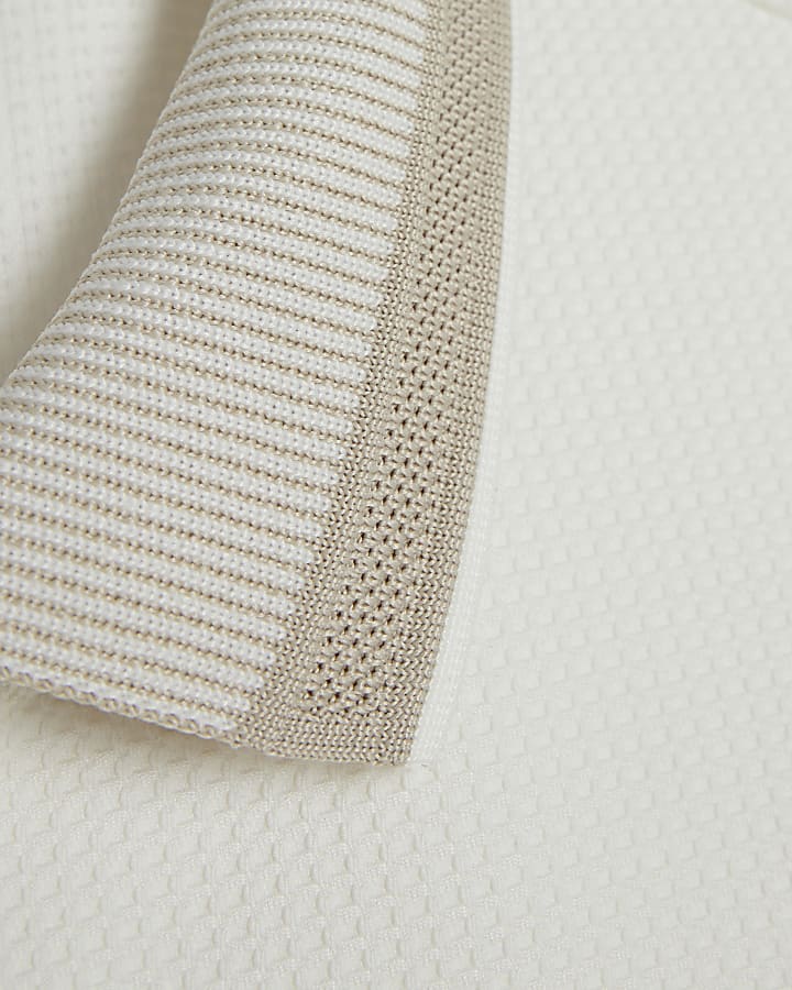 White Regular Fit Cotton Buttoned Shirt