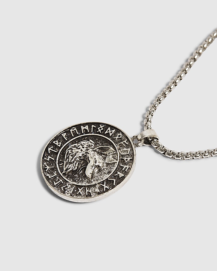 Silver Wolf Pendant On Chain Necklace