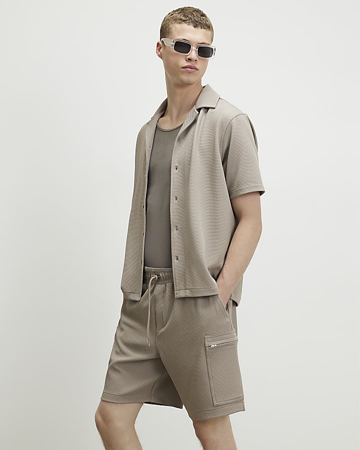 Beige Regular Fit Textured Cargo Shorts