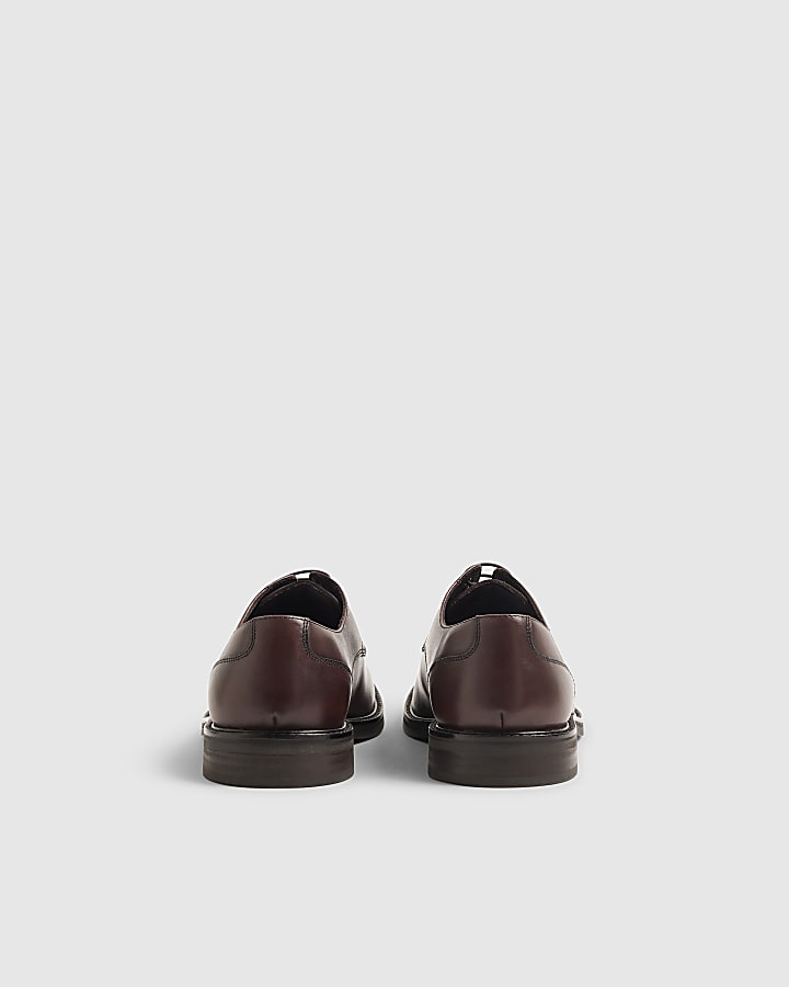 Red Apron Toe Formal Shoes