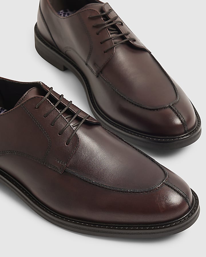 Red Apron Toe Formal Shoes