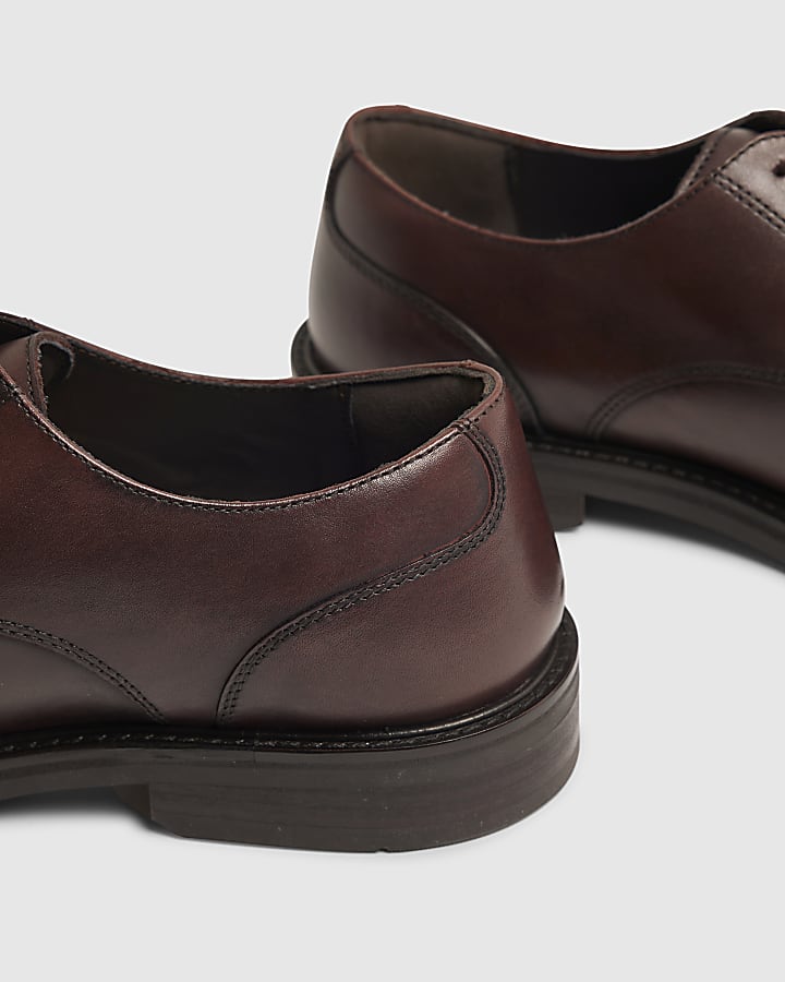 Red Apron Toe Formal Shoes