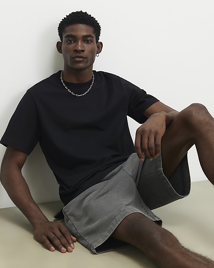 Black Regular Fit Stepped Hem T-Shirt