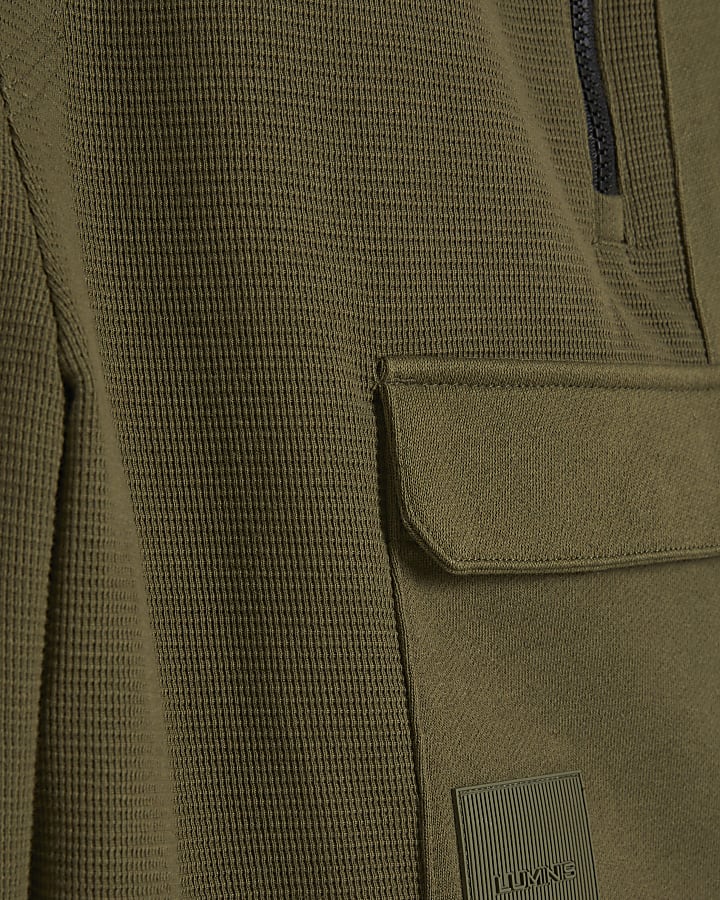 Khaki Regular Fit Textured Cargo Shorts