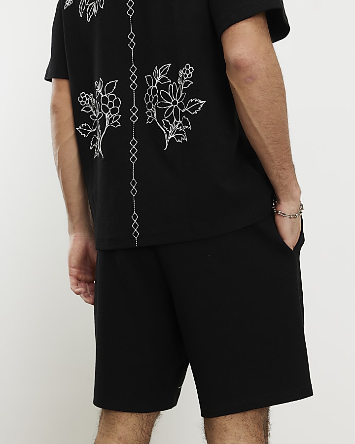 Black Regular Fit Floral Embroidered Shorts