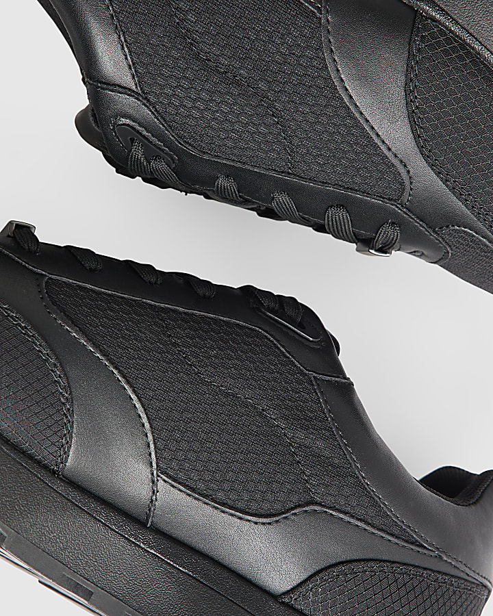 Black Runner Trainers