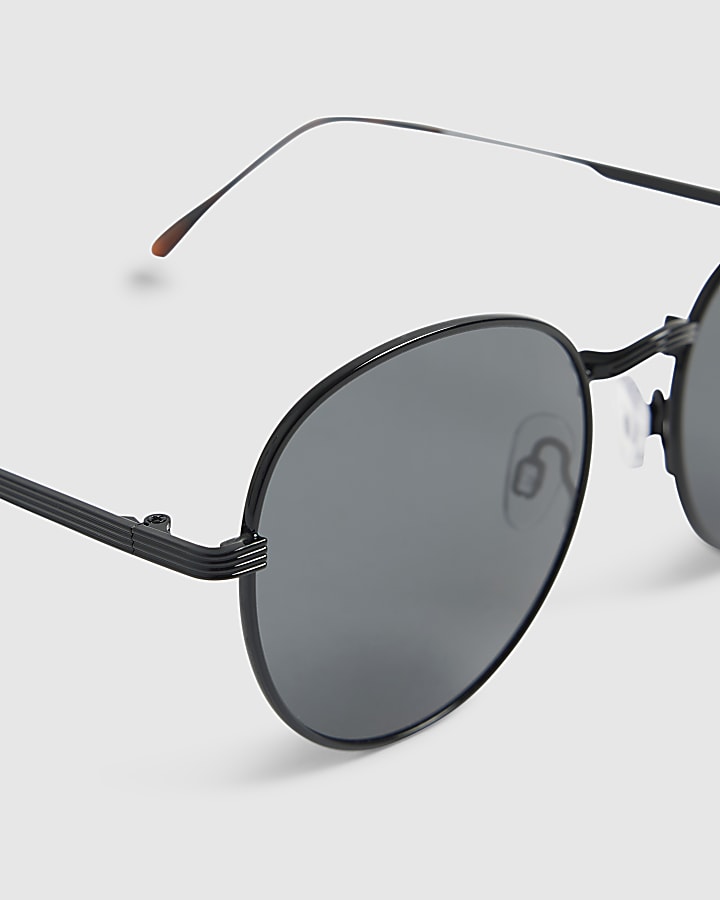Black Round Tortoise Arms Sunglasses