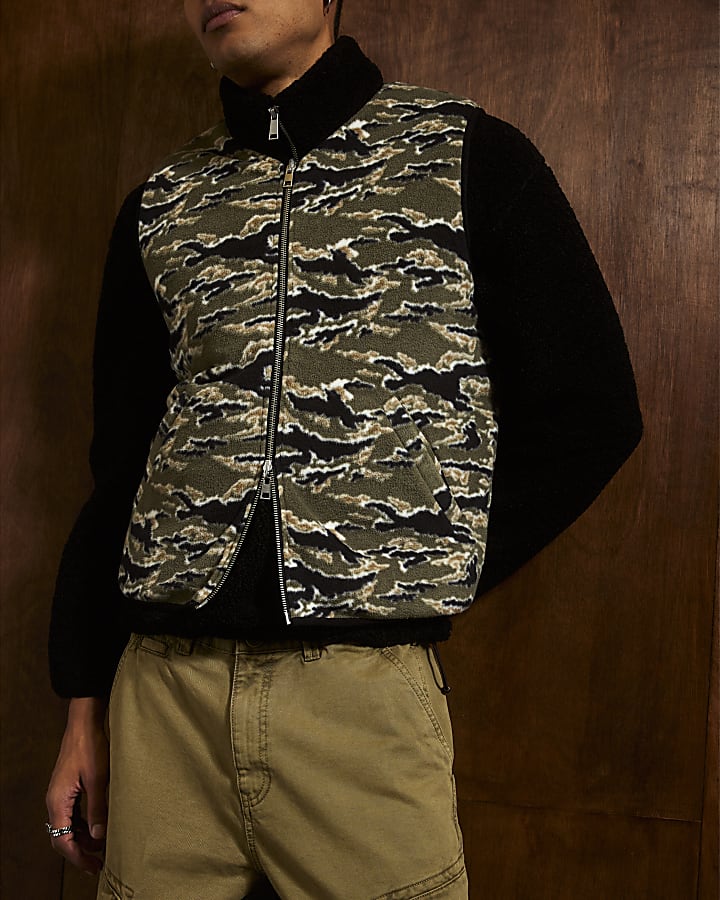 Black Regular Fit Fleece Camouflage Gilet