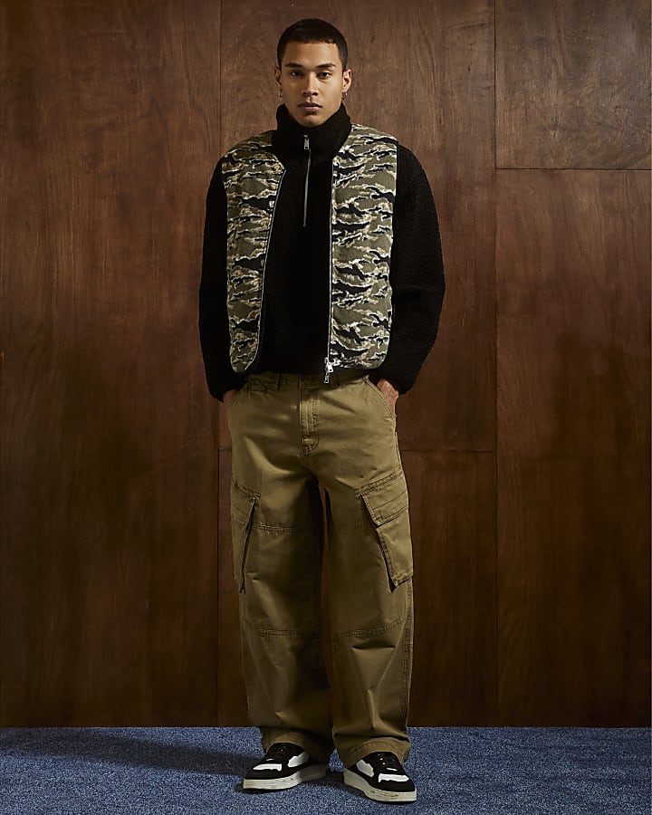 Black Regular Fit Fleece Camouflage Gilet