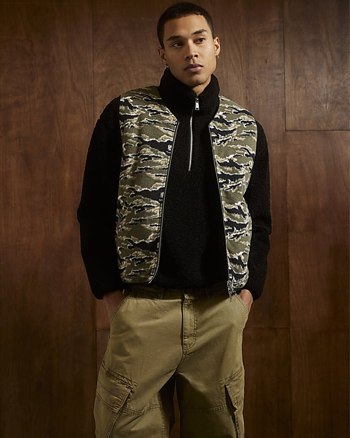Black Regular Fit Fleece Camouflage Gilet
