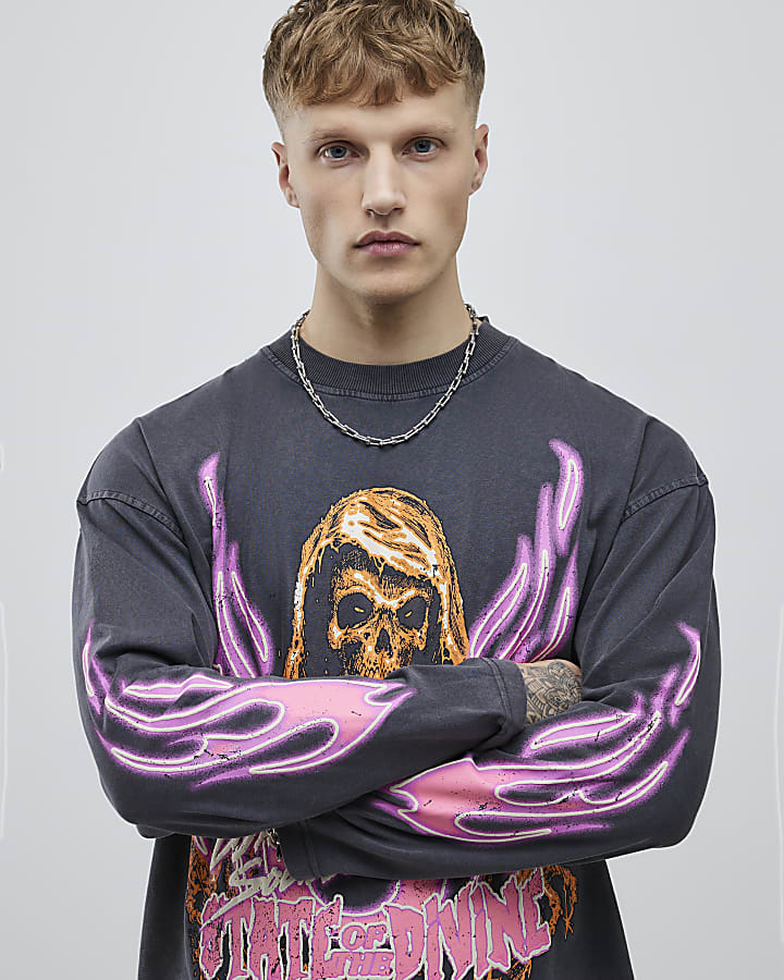 Black Grunge Divine Skull T-Shirt