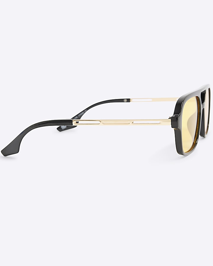 Black Curved Aviator Sunglasses