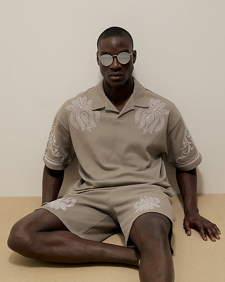Beige Regular Fit Embroidered Shorts