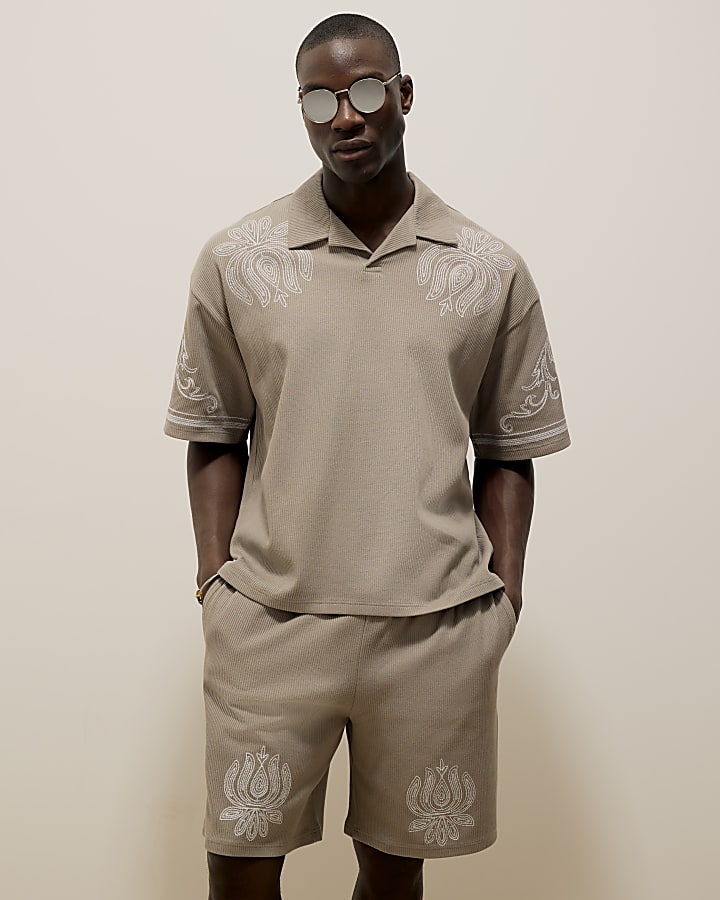 Beige Regular Fit Embroidered Shorts