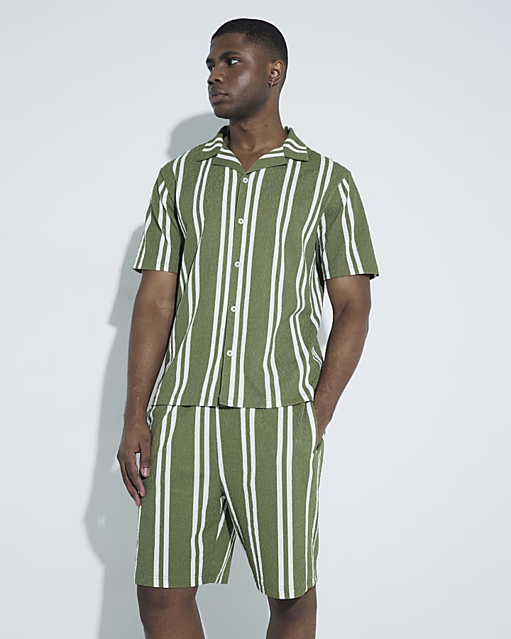 Green Regular Fit Textured Striped Shorts