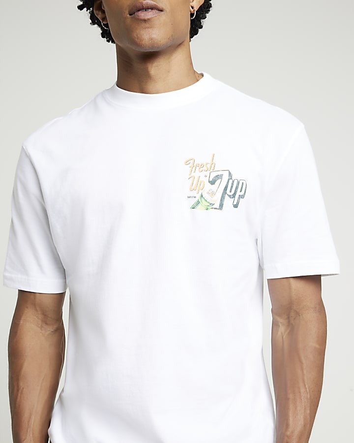 White regular fit 7up graphic t-shirt