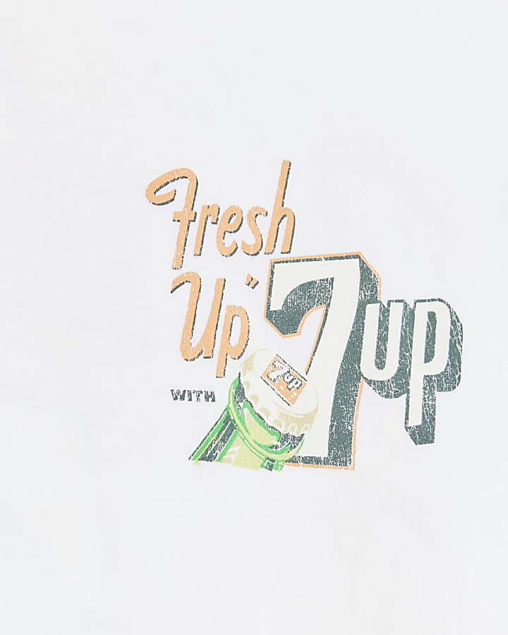 White regular fit 7up graphic t-shirt