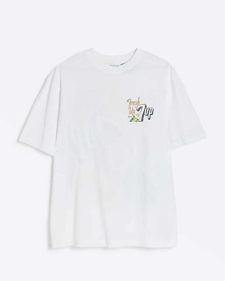 White regular fit 7up graphic t-shirt