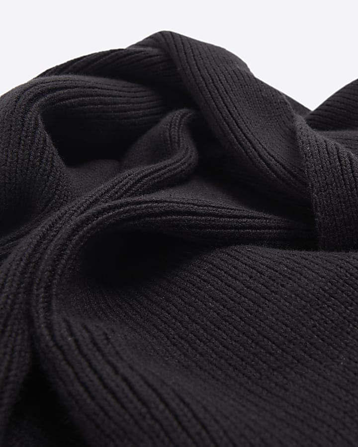 Black ribbed scarf