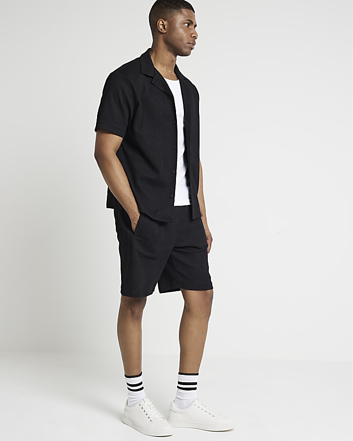 Black regular fit elasticated plisse shorts