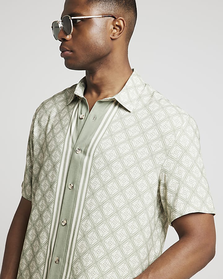 Green regular fit geometric shirt