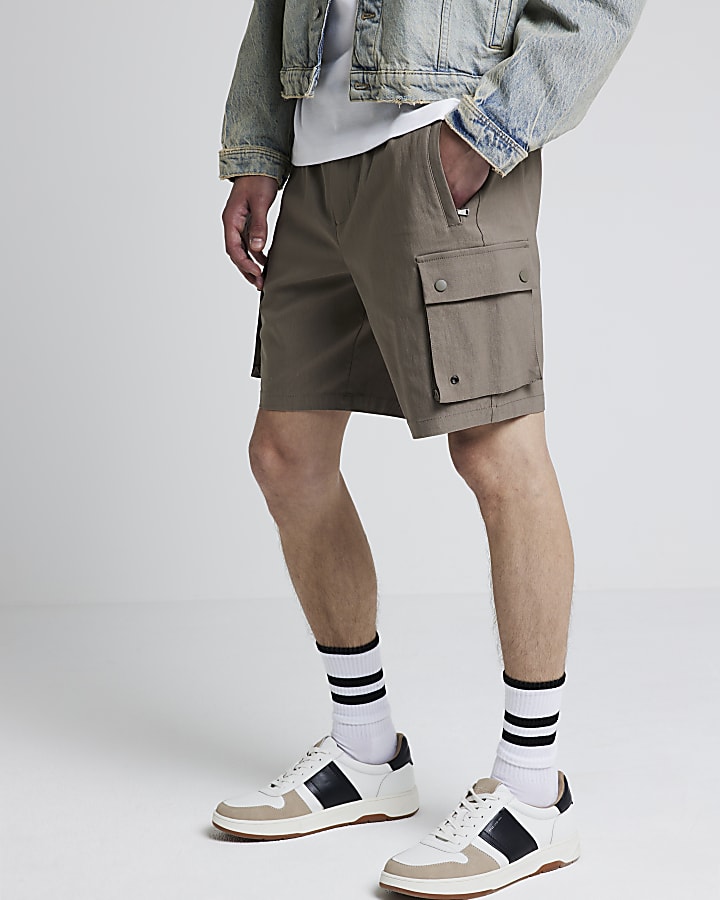 Beige regular fit smart cargo shorts