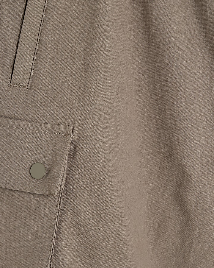 Beige regular fit smart cargo shorts