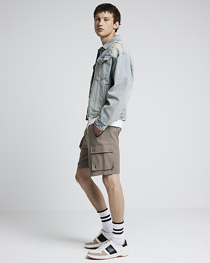 Beige regular fit smart cargo shorts