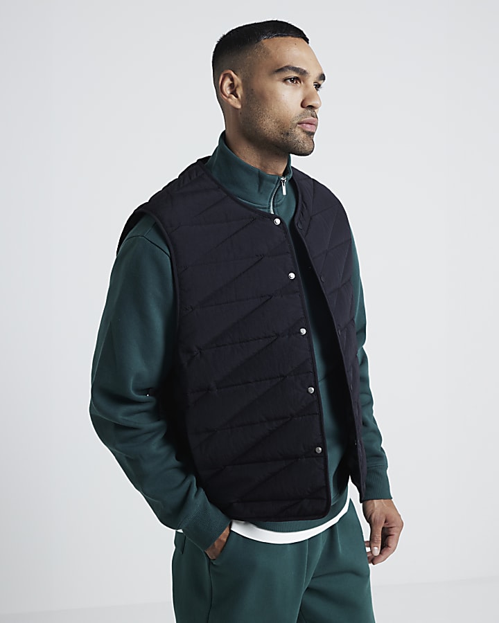 Black regular fit quilted gilet