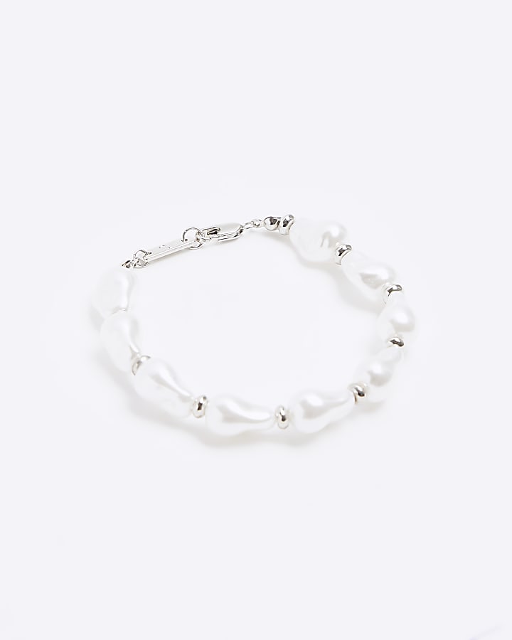 White pearl bracelet