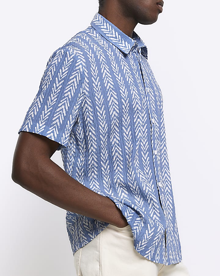 Blue regular fit crinkle arrow print shirt