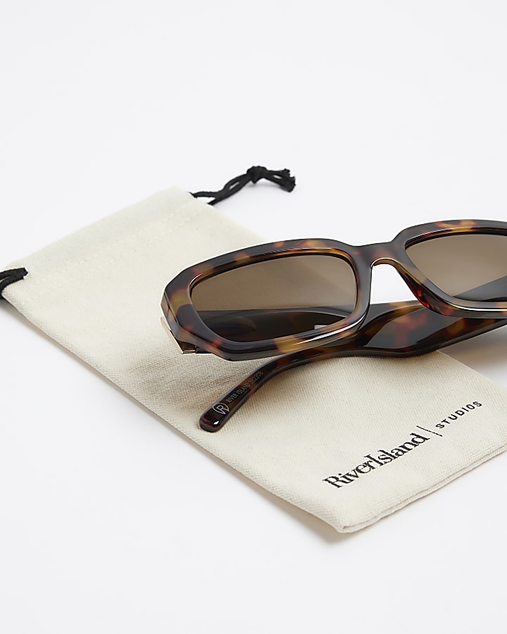 Brown rectangle tortoise shell sunglasses