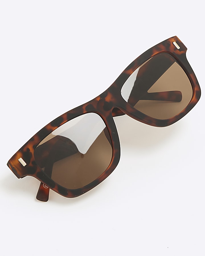 Brown tortoise shell square sunglasses