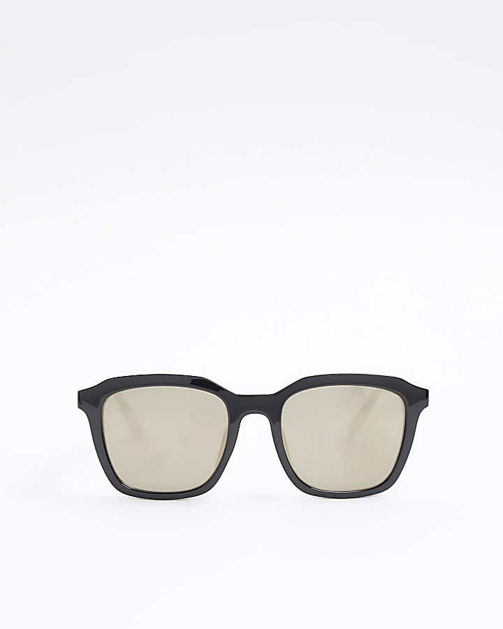 Black square sunglasses