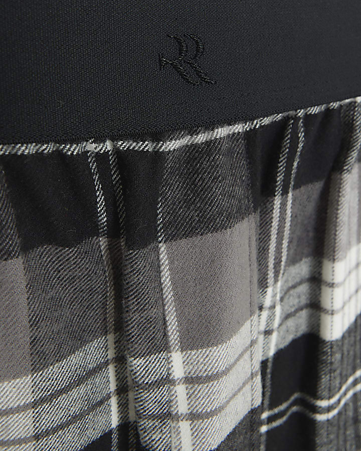 Black check trousers and t-shirt lounge set