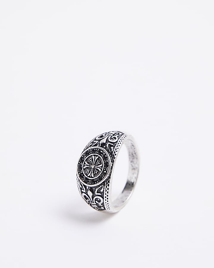 Black decorated round ring