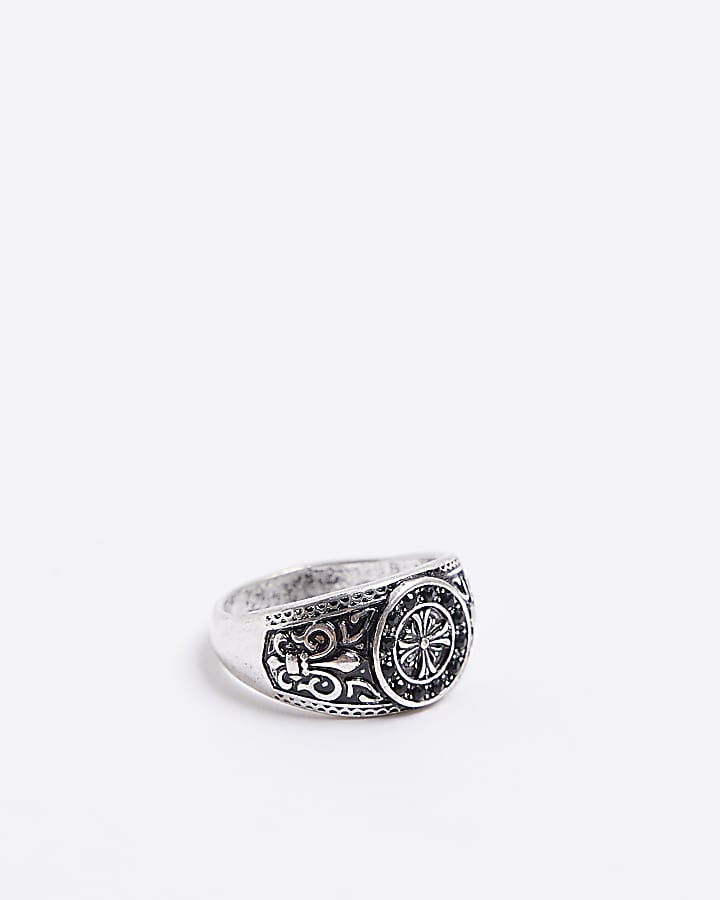Black decorated round ring