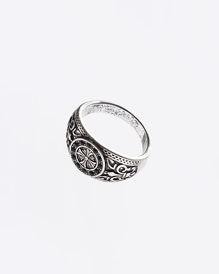 Black decorated round ring