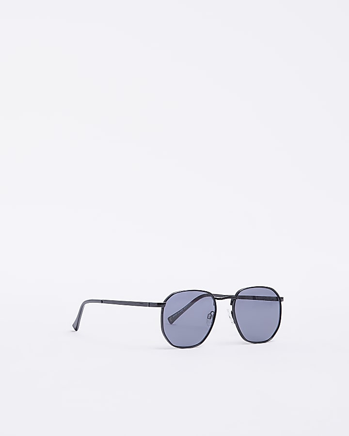 Black tinted lenses round sunglasses