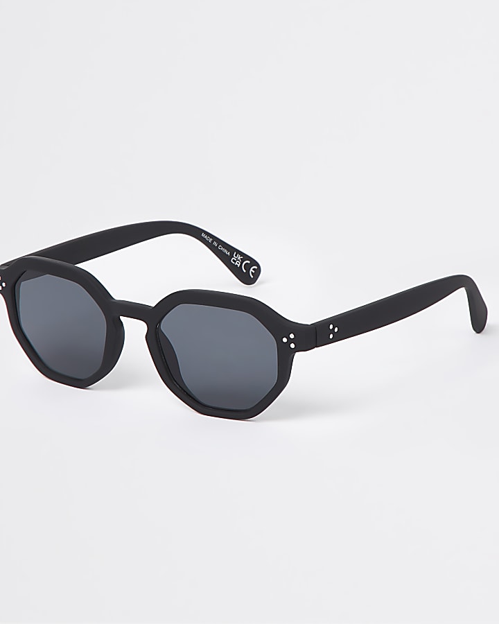 Black hexagon retro sunglasses