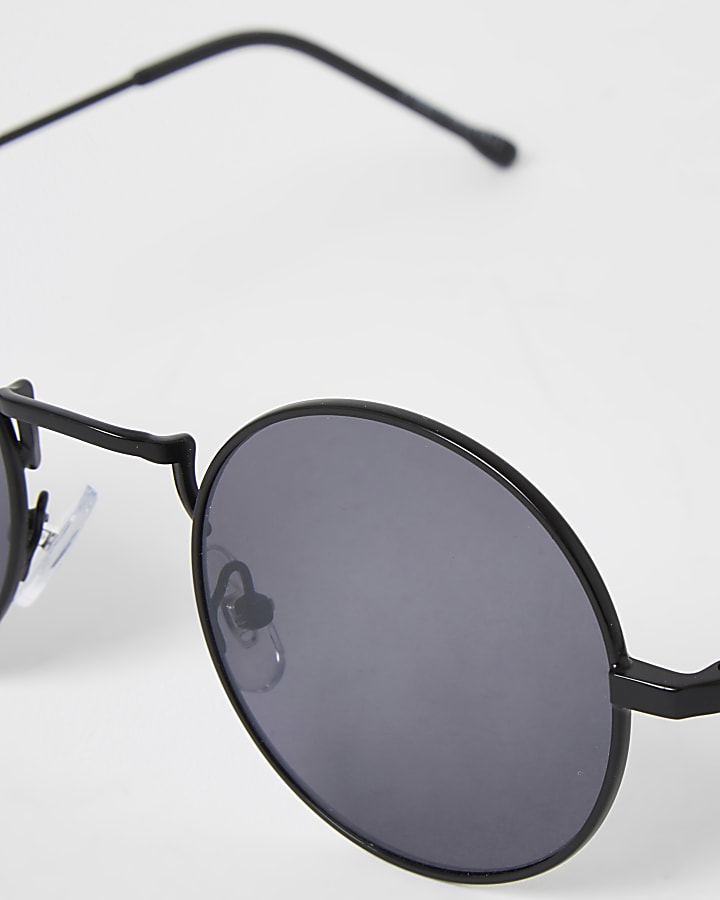 Black round frame sunglasses
