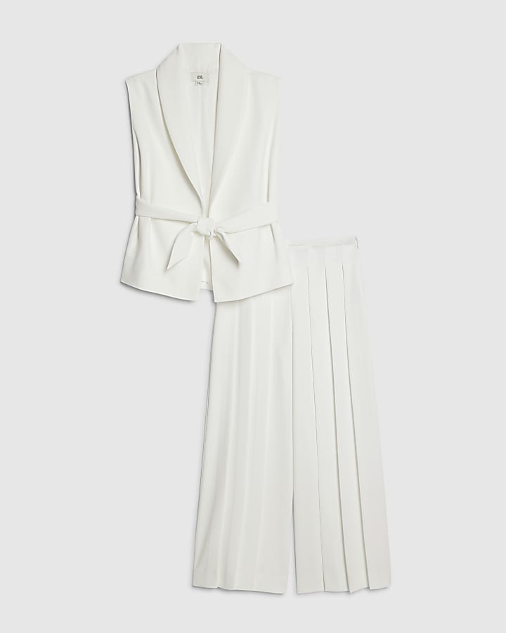 Girls White Sleeveless Blazer Set