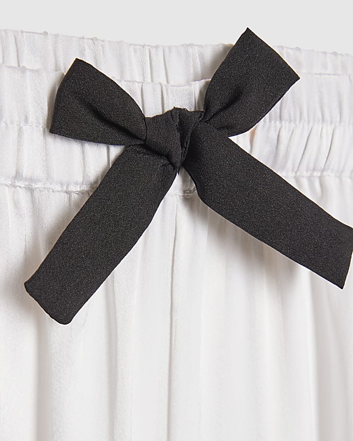 Girls White Corsage Satin Pyjamas Set