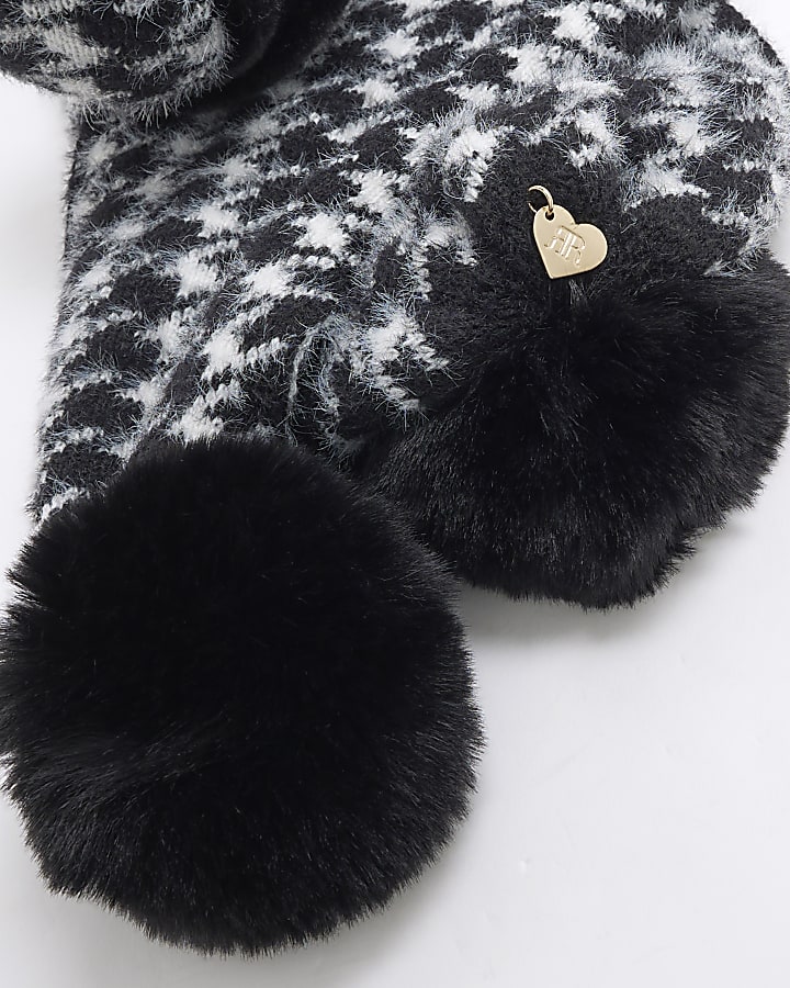 Girls White Dogtooth Earmuff And Scarf Set
