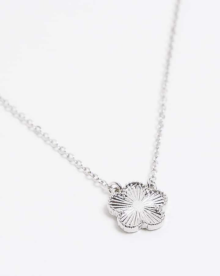 Silver colour flower necklace