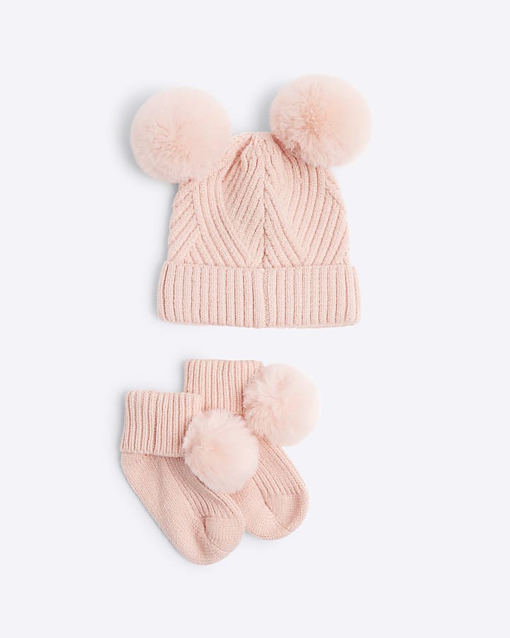 Baby girls pink knit booties and hat set