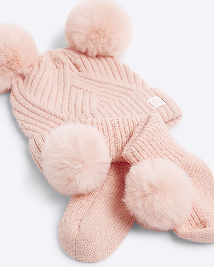 Baby girls pink knit booties and hat set