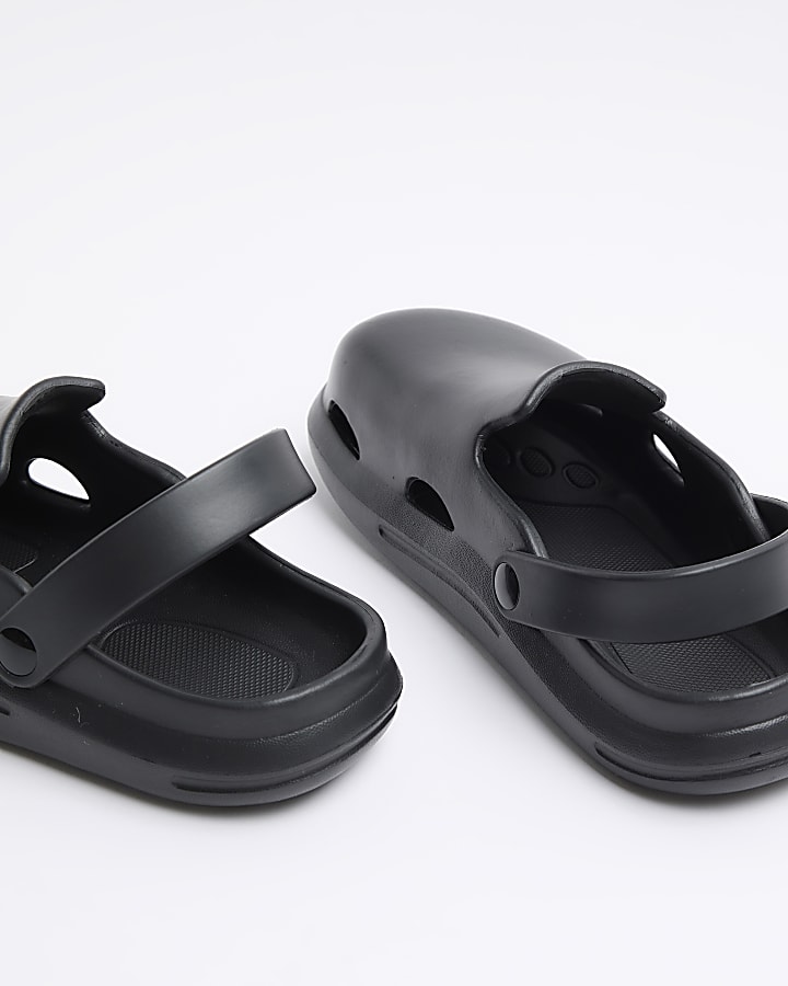 Boys black moulded sliders