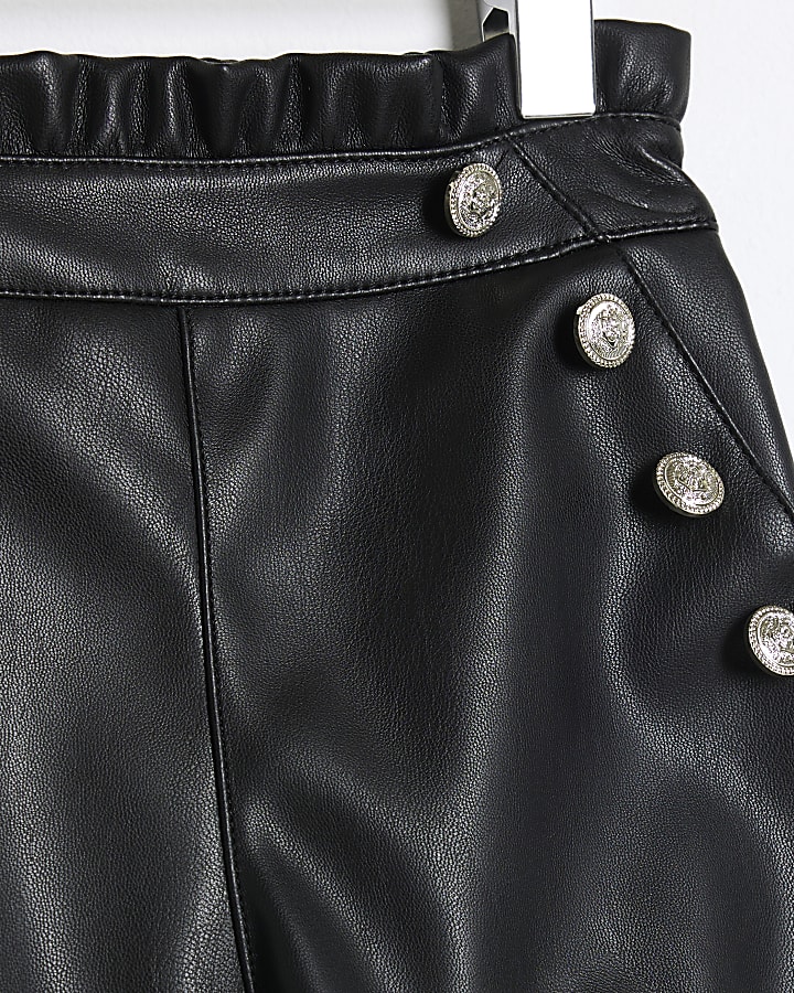 Mini girls black faux leather button shorts