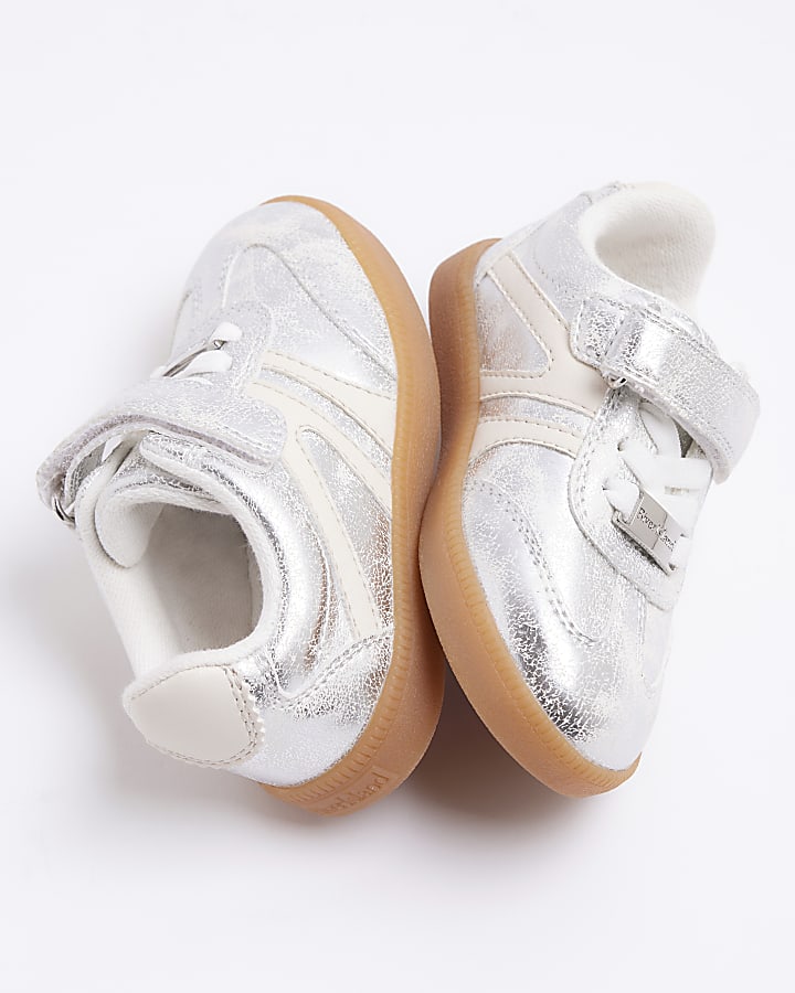Mini girls silver metallic trainers
